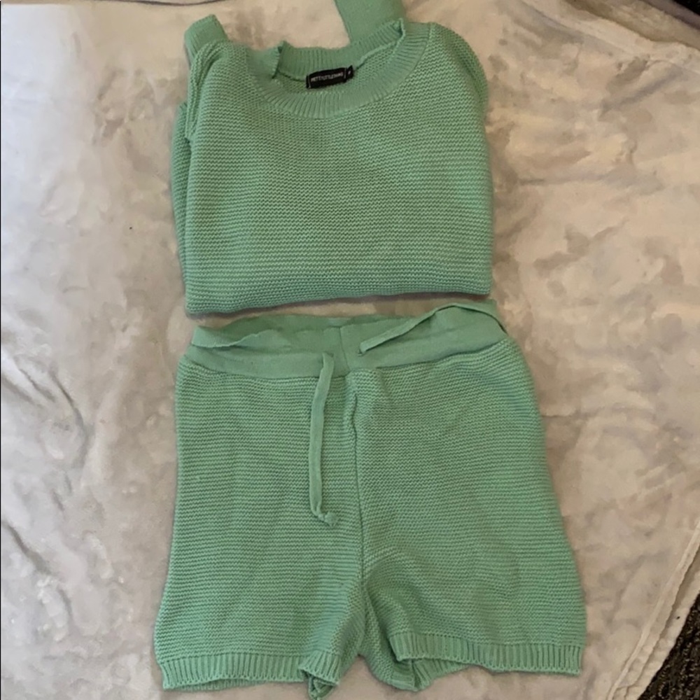 2 piece set!! long sleeve sweater and shorts set